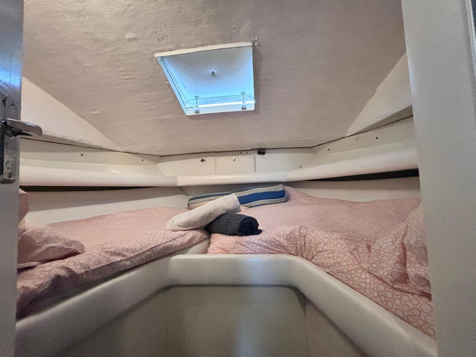 圣阿德里安-德贝索斯 Wonderful Boat For Families And Friends酒店 外观 照片